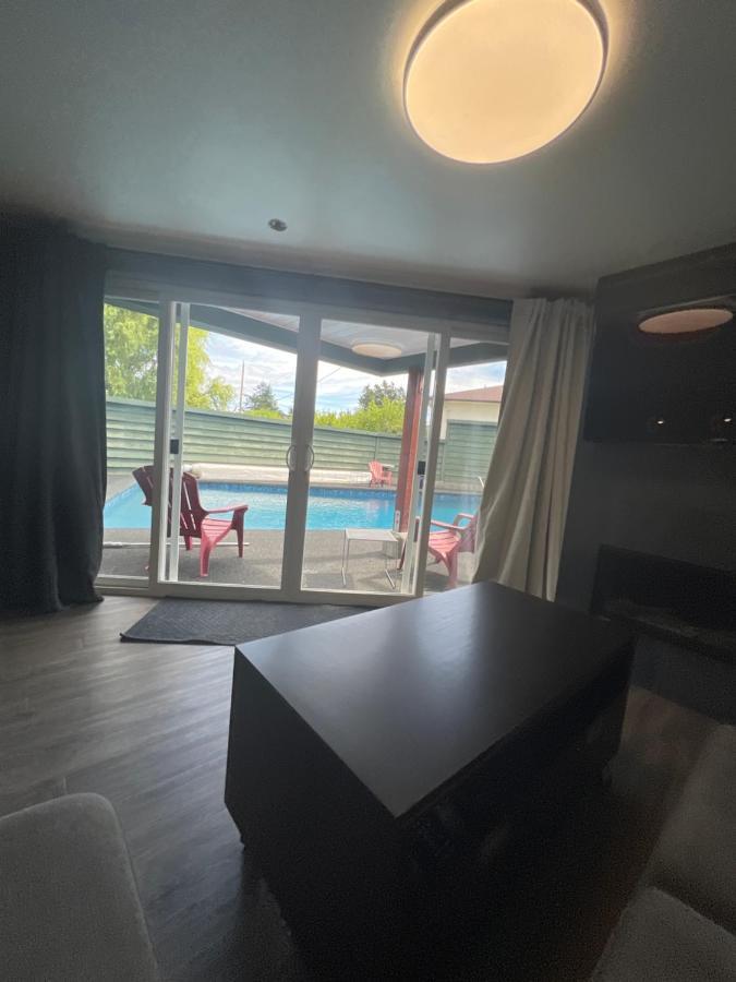 Tranquil Oasis 2 Bedroom Suite With Pool View Victoria Exteriör bild