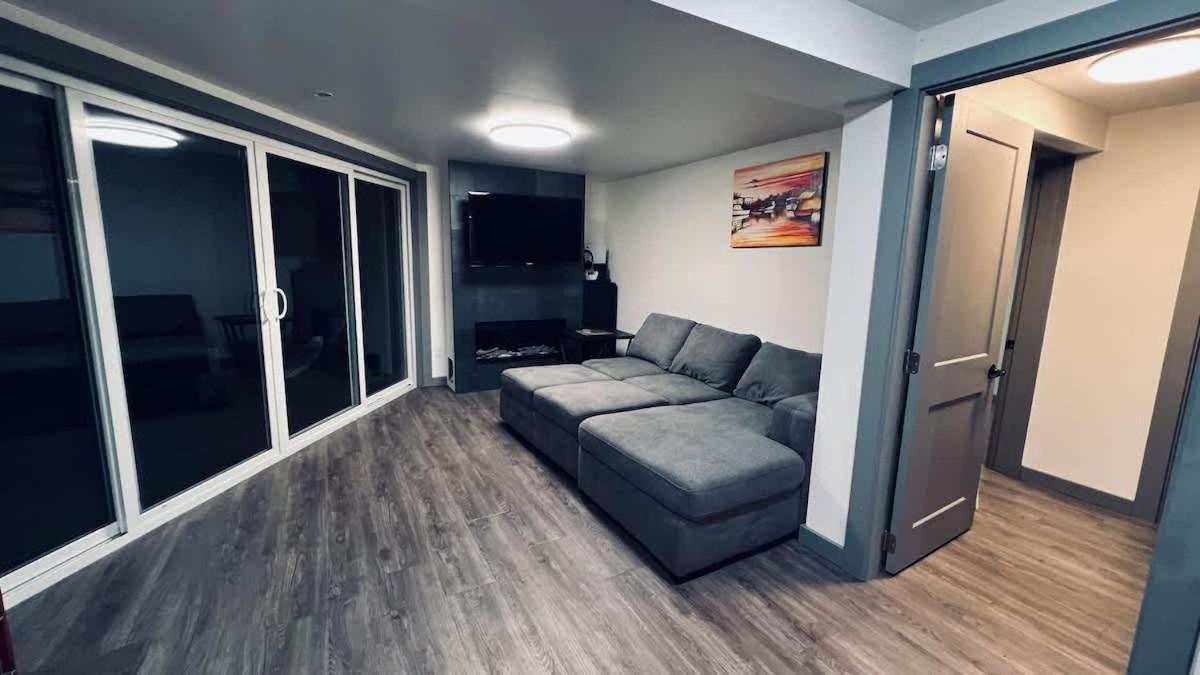 Tranquil Oasis 2 Bedroom Suite With Pool View Victoria Exteriör bild