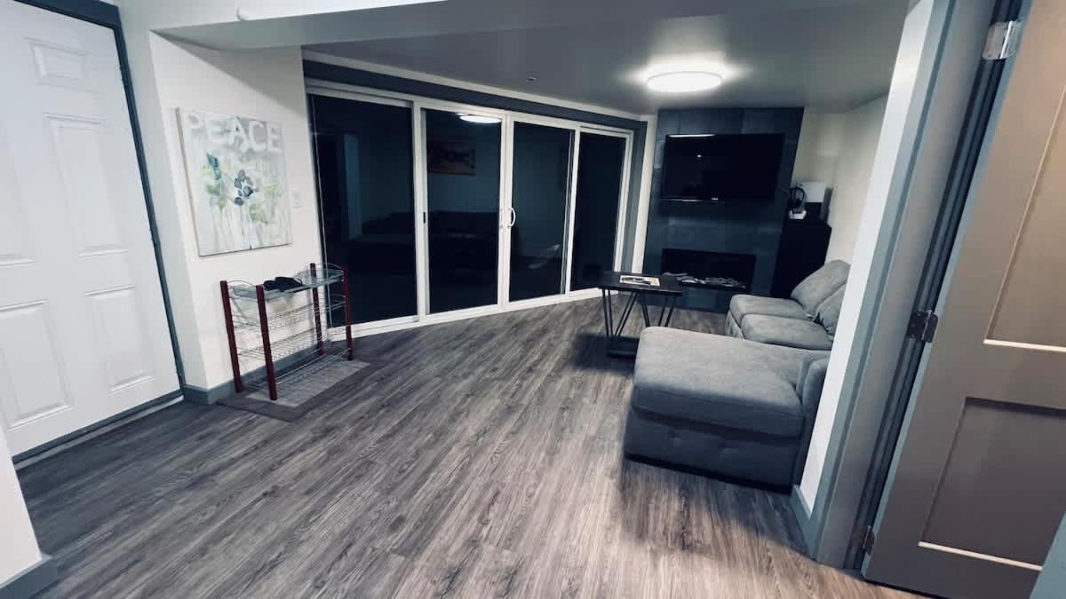 Tranquil Oasis 2 Bedroom Suite With Pool View Victoria Exteriör bild