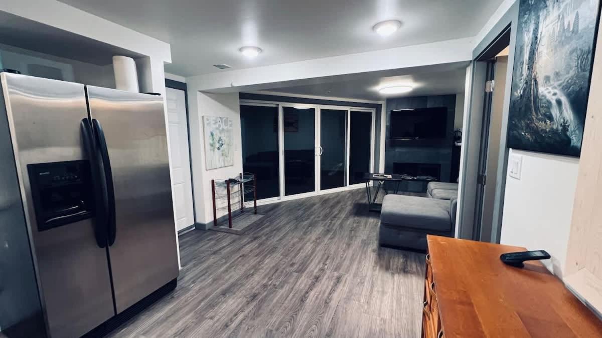 Tranquil Oasis 2 Bedroom Suite With Pool View Victoria Exteriör bild